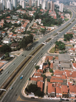 Avenida Jornalista Roberto Marinho